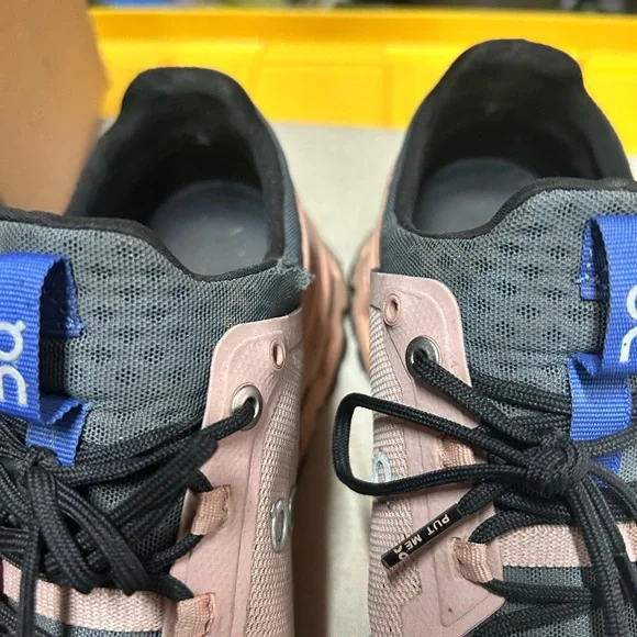 On Cloud ON Running Shoes in Pink and Gray - Picture 5 of 9